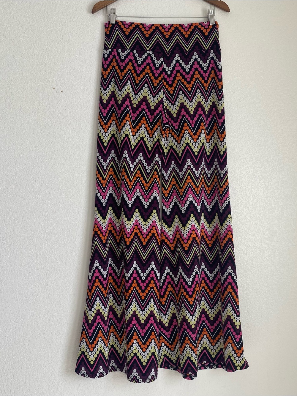 Vintage ligheweight zigzag wide leg flare bottom polyester spandex leggings, L
